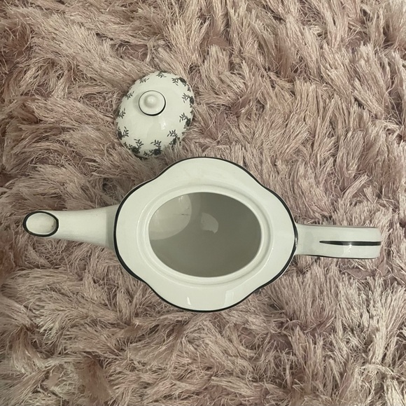 NWT Gorgeous Toile Teapot - Picture 4 of 4